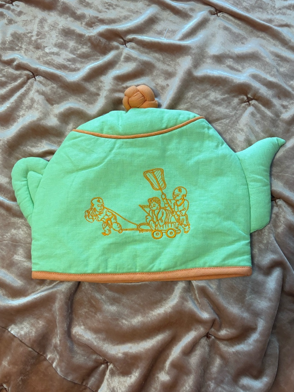 Green Teapot-Shaped Tea Cozy with Chinese Embroidery NWOT